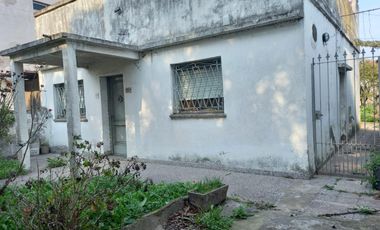 Oportunidad de negociacion. Casa en Ayacucho 1131, Aldo Bonzi