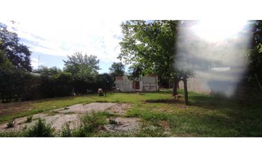 Venta terreno con casa 3 amb a revestir