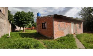 Venta terreno con casa 3 amb a revestir