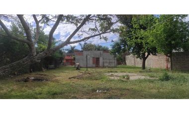 Venta terreno con casa 3 amb a revestir