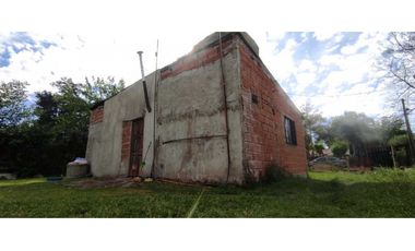 Venta terreno con casa 3 amb a revestir