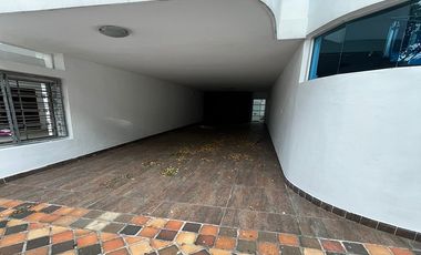 casa en arriendo/venta en la floresta. Cod V978