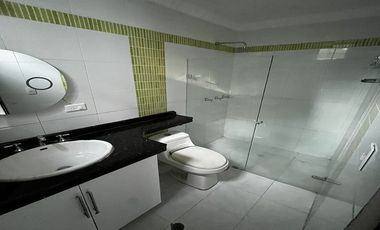 casa en arriendo/venta en la floresta. Cod V978