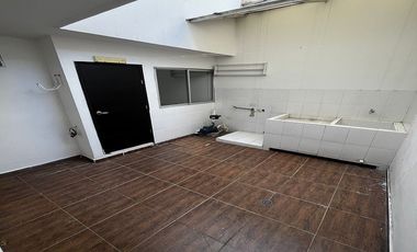 casa en arriendo/venta en la floresta. Cod V978