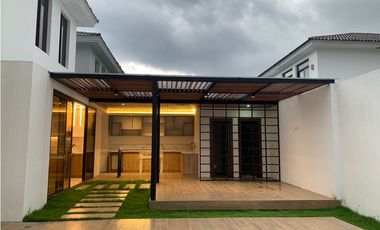 VENDO HERMOSA CASA EN MOCOLI