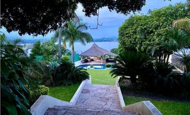 CASA EN VENTA CON VISTA AL LAGO 