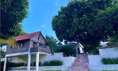 CASA EN VENTA CON VISTA AL LAGO 