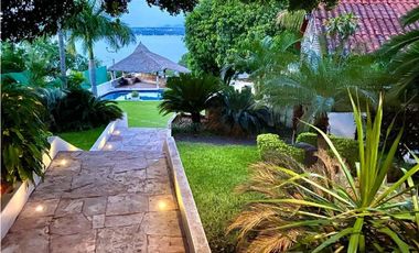CASA EN VENTA CON VISTA AL LAGO 