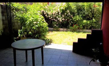 Casa 4 Amb. con Patio y Garaje  - EXCELENTE - (PH)