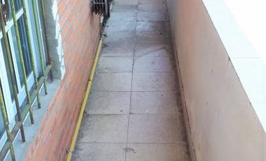 Casa 4 Amb. con Patio y Garaje  - EXCELENTE - (PH)