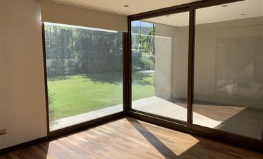 Casa en arriendo en Lo Barnechea/ Valle Escondido