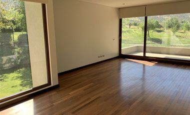 Casa en arriendo en Lo Barnechea/ Valle Escondido