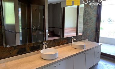 Casa en arriendo en Lo Barnechea/ Valle Escondido
