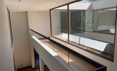 Casa en arriendo en Lo Barnechea/ Valle Escondido