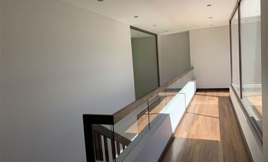 Casa en arriendo en Lo Barnechea/ Valle Escondido