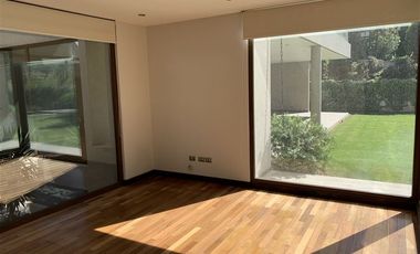 Casa en arriendo en Lo Barnechea/ Valle Escondido