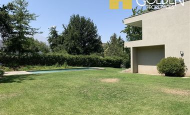 Casa en arriendo en Lo Barnechea/ Valle Escondido
