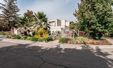 Casa en arriendo en Lo Barnechea/ Valle Escondido
