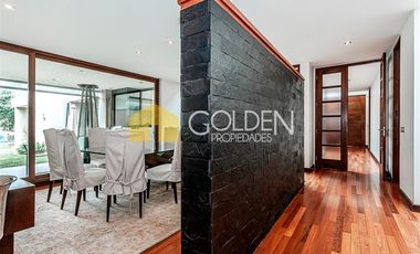 Casa en arriendo en Lo Barnechea/ Valle Escondido