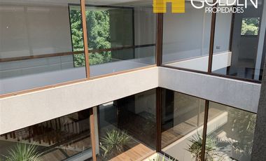 Casa en arriendo en Lo Barnechea/ Valle Escondido