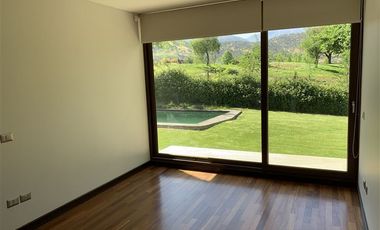 Casa en arriendo en Lo Barnechea/ Valle Escondido