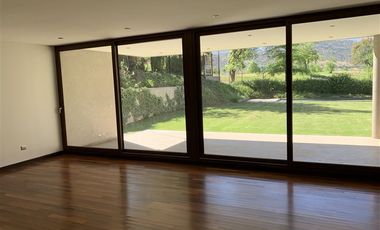 Casa en arriendo en Lo Barnechea/ Valle Escondido
