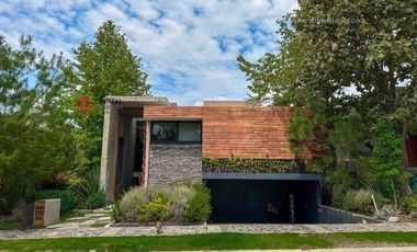 CASA DE LUJO EN EL CIELO COUNTRY CLUB Sur
