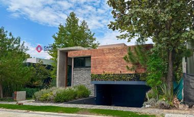 CASA DE LUJO EN EL CIELO COUNTRY CLUB Sur