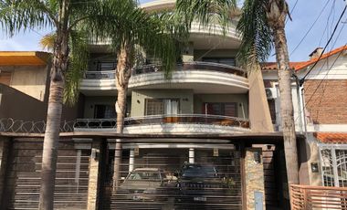 Venta - Excelente Departamento 2 Amb. c/ cochera doble - Ramos Mejia