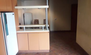 Casa de tres ambientes con galpón en venta en Moron Sur