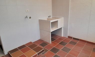 casa en arriendo en miradores del conde. Cod A35081