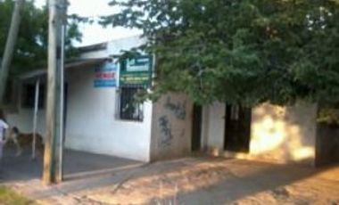 BURZACO - 2 casas + 2 Locales - Se vende en Block