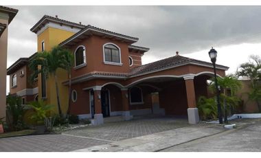 VENDE O ALQUILA CASA L/B 6REC EL DORAL COSTA SUR