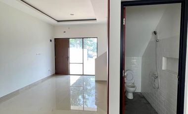 Rumah Luas 2 Lt SHM 15 Menit ke Gerbang Tol Jati Warna 1 J-38304