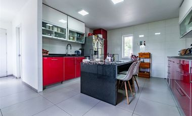 Oportunidad!! Casa en venta 5D/5B en Colina