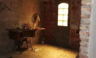 VILLA LUZURIAGA, CASA DE 4 AMBIENTES CON COCHERA y FONDO LIBRE