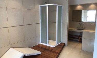 Casa con piscina y amplio quincho barrio Constitución