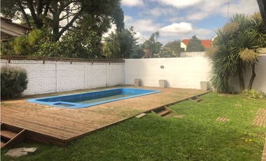 Casa con piscina y amplio quincho barrio Constitución