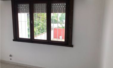 Casa con piscina y amplio quincho barrio Constitución