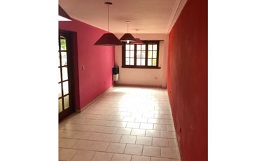 Casa con piscina y amplio quincho barrio Constitución