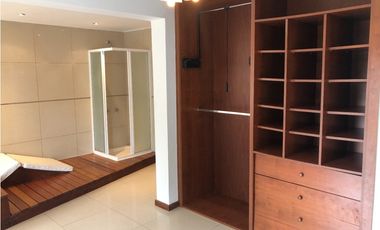 Casa con piscina y amplio quincho barrio Constitución