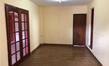 Casa con piscina y amplio quincho barrio Constitución