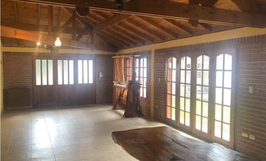 Casa con piscina y amplio quincho barrio Constitución