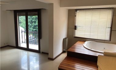 Casa con piscina y amplio quincho barrio Constitución