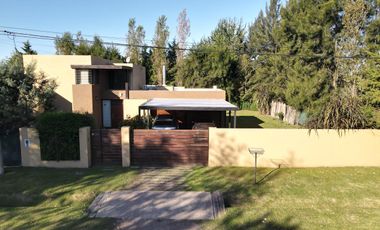 Casa de 3 dormitorios en venta con pileta Hostal del sol San Eduardo Aldea