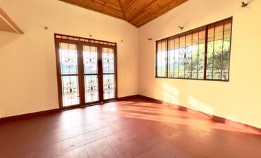 apartamento en arriendo en centro sector la gloria. Cod A9763517