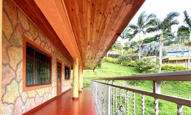 apartamento en arriendo en centro sector la gloria. Cod A9763517