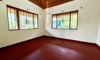 apartamento en arriendo en centro sector la gloria. Cod A9763517