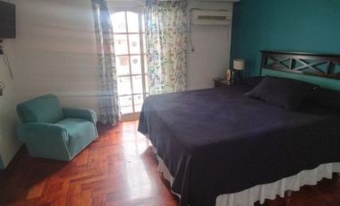 Importante Casa de bonito estilo, ubicada en Alzaga 1390 Temperley