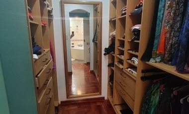 Importante Casa de bonito estilo, ubicada en Alzaga 1390 Temperley